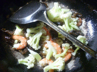 Stir-fried Cauliflower with Black Fungus and Shrimp recipe