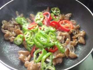 Stir-fried Pork Intestines with Chili recipe