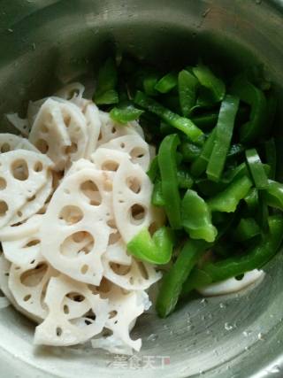 Stir Lotus Root Slices and Green Peppers recipe