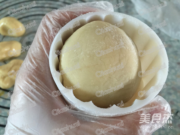 Cantonese Bean Paste Egg Yolk Mooncake recipe