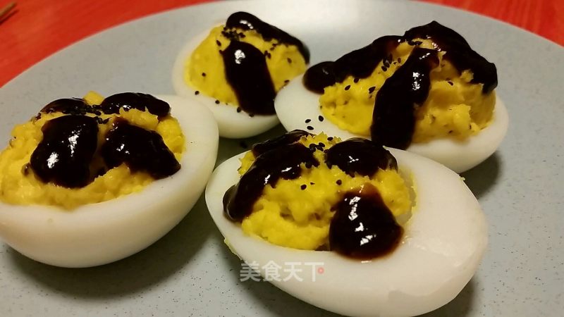 Deviled Eggs with Black Pepper Sauce recipe