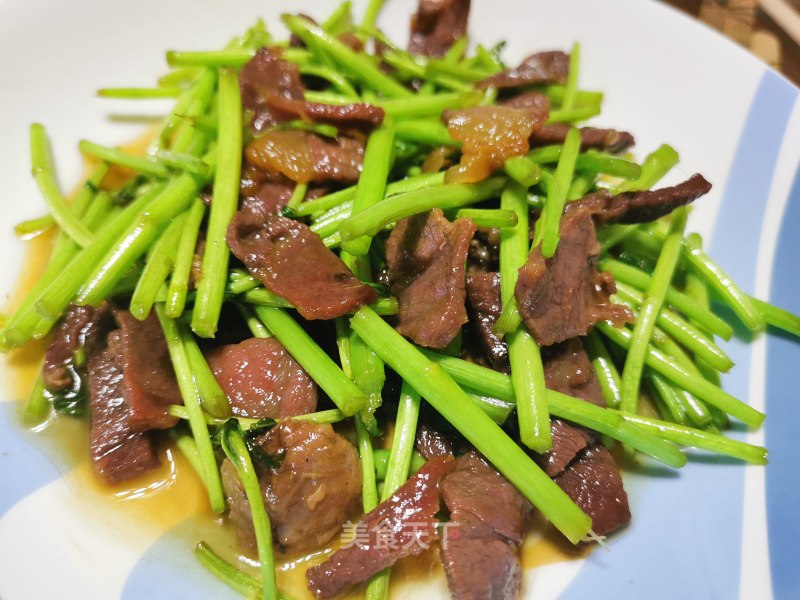 Stir-fried Ham with Artemisia Quinoa recipe