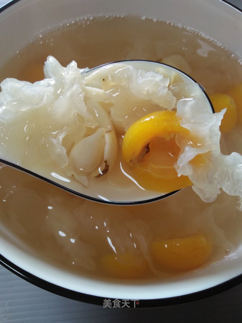 Loquat Tremella Lily Soup recipe