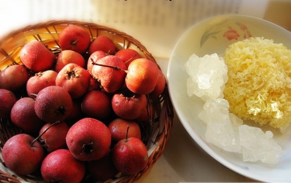 Hawthorn and Tremella Soup recipe