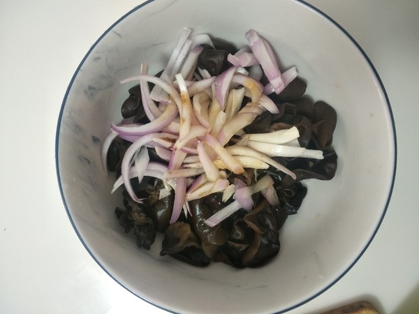 Fungus Mixed with Onion Chubby Salad Dressing recipe