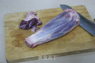 Teach The Housewife to Use Cantonese Techniques to Cook The Best Roast Leg of Lamb-roasted Australian Leg of Lamb with Blueberry Sauce recipe