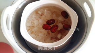 Saponaria Rice Peach Gum White Fungus Soup recipe