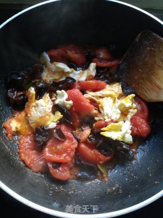 Scrambled Eggs with Tomato Fungus recipe