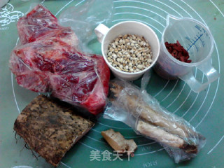 Yam, Ginseng, Barley and Beef Bone Soup recipe