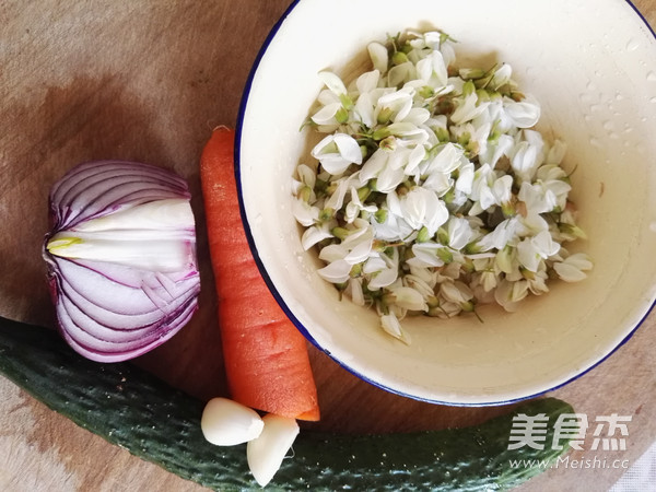 Seasonal Vegetables Mixed with Sophora Japonica recipe