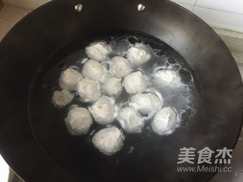 Shepherd's Purse Fish Ball Vermicelli Soup recipe