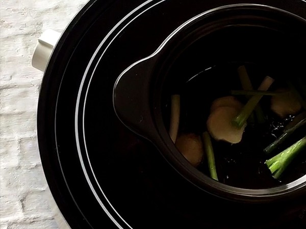 Tofu with Tomato and Enoki Mushroom recipe