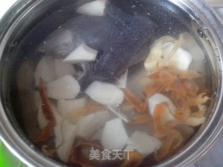Stewed Polygonatum Black Chicken Soup with Bamboo Fungus recipe