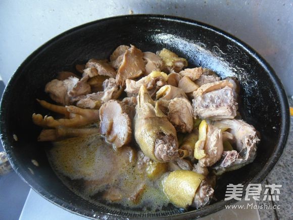 Stewed Chicken Head Mushroom recipe