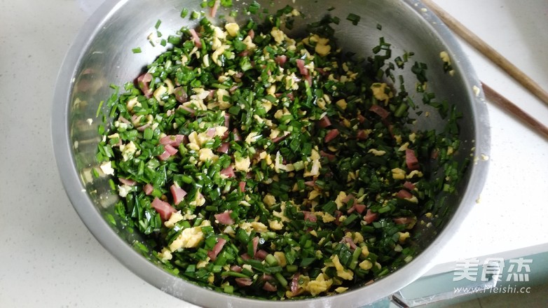 Hot Noodle Dumplings with Chives and Egg recipe