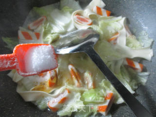 Heart-packed Shrimp Cake and Chinese Cabbage Belt Noodles recipe