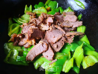 Stir-fried Beef with Chili recipe