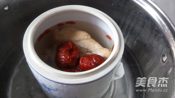 Longan, Lotus Seed, Wolfberry Chicken Soup recipe