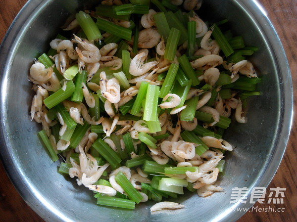 Celery Mixed with Lake Shrimp recipe