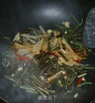 Stir-fried Bracken with Sour Radish recipe