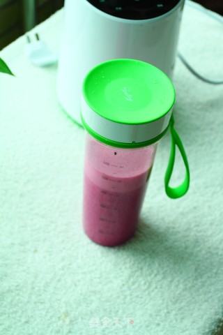 Dragon Fruit Milkshake recipe
