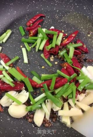 Spicy Stir-fried Nail Snails recipe