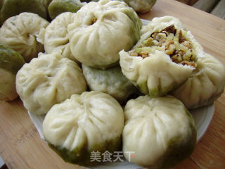 Home-cooked Staple Food-steamed Buns with Cabbage and Mushroom Sauce recipe