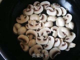 Stir-fried Mushrooms with Green and Red Pepper recipe