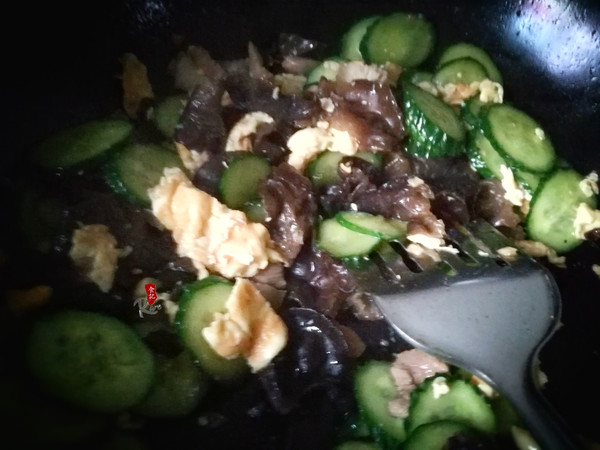 Fried Pork with Cucumber and Fungus recipe