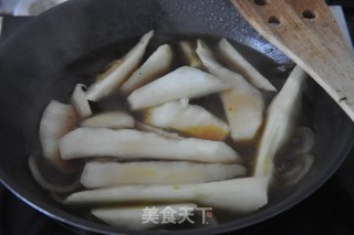 Dongbu-roasted Venison with Pears recipe