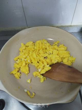 Scrambled Eggs with Spiny Sprouts recipe