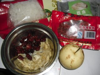 Lily Red Date and White Fungus Soup recipe