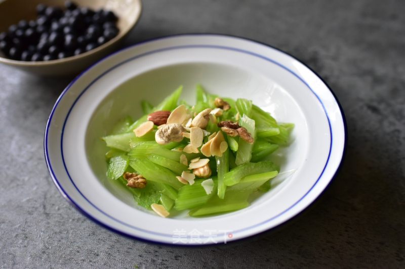 Celery with Nuts recipe