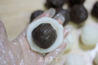 Mocha Cheese Snowy Mooncakes-a Neat Family recipe