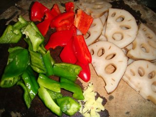 Stir-fried Lotus Root with Green and Red Pepper recipe