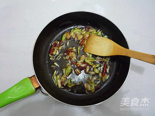 Stir-fried Shredded Tripe with Green Garlic recipe
