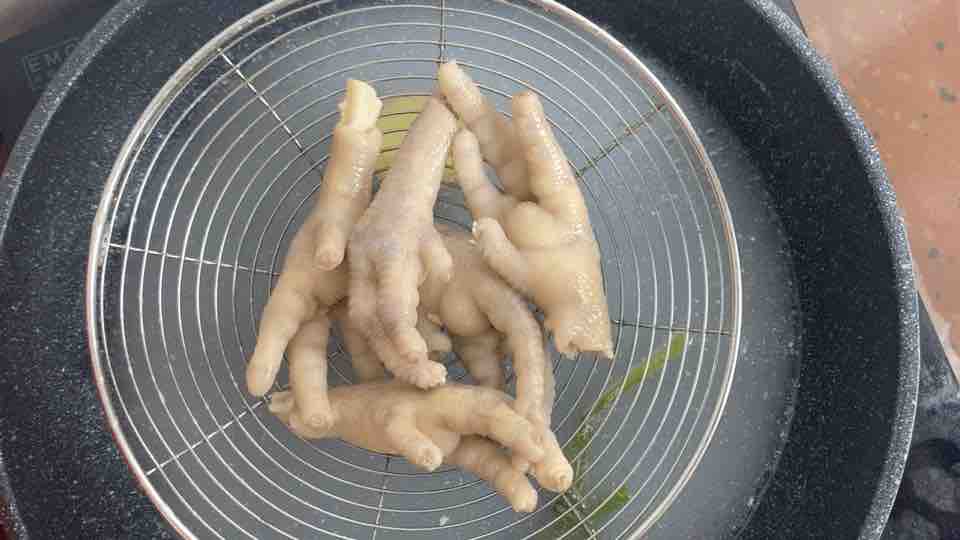 The Chicken Feet are Fragrant and Soft, Delicious to The Cd recipe