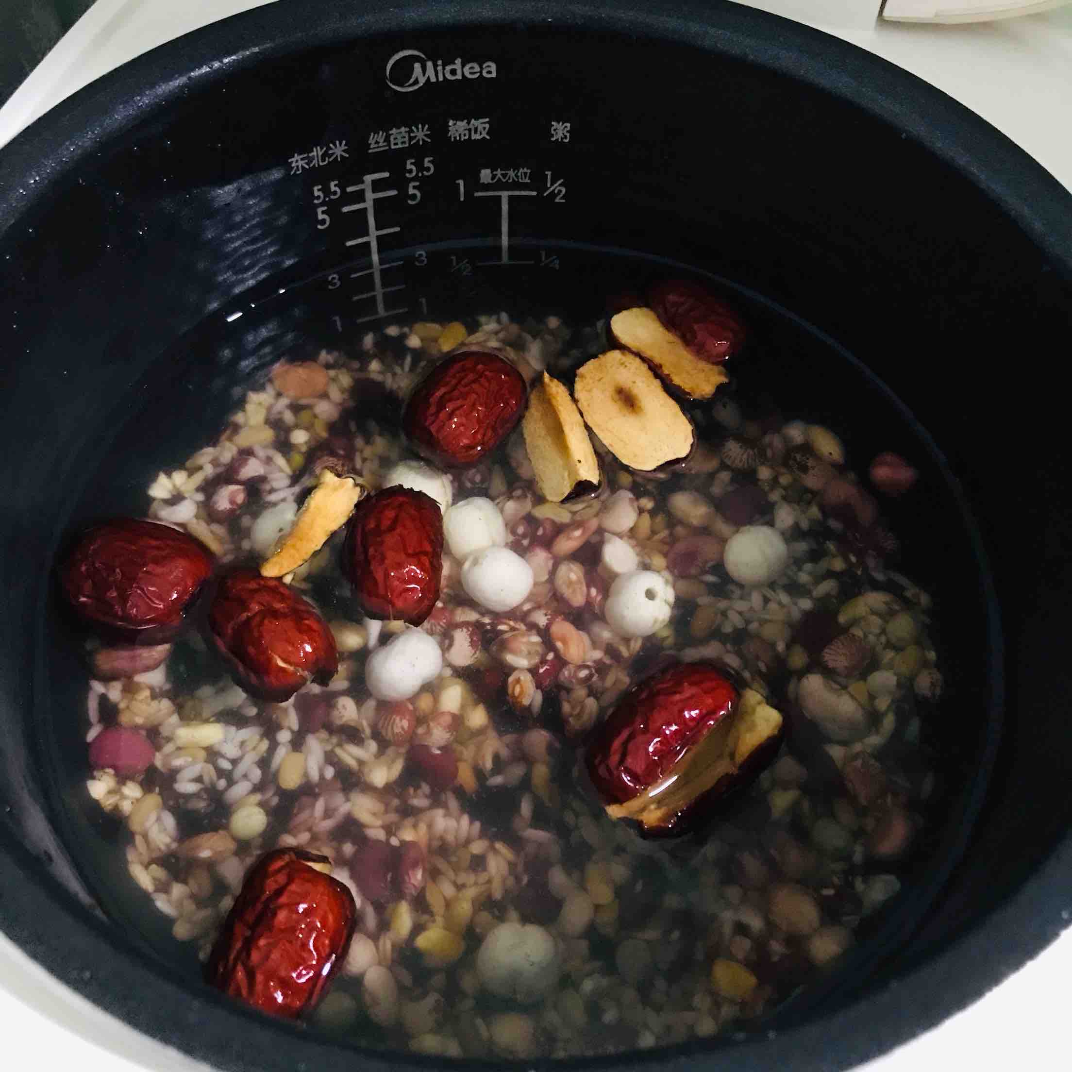 Super Simple Nutrition No Added Red Dates and Lotus Seeds Eight-treasure Porridge recipe
