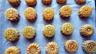 Cantonese-style Moon Cakes recipe