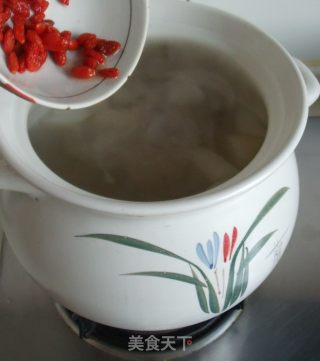 A Bowl of Good Soup for Keeping Fit in Winter ------ Stick Bone Radish Soup recipe