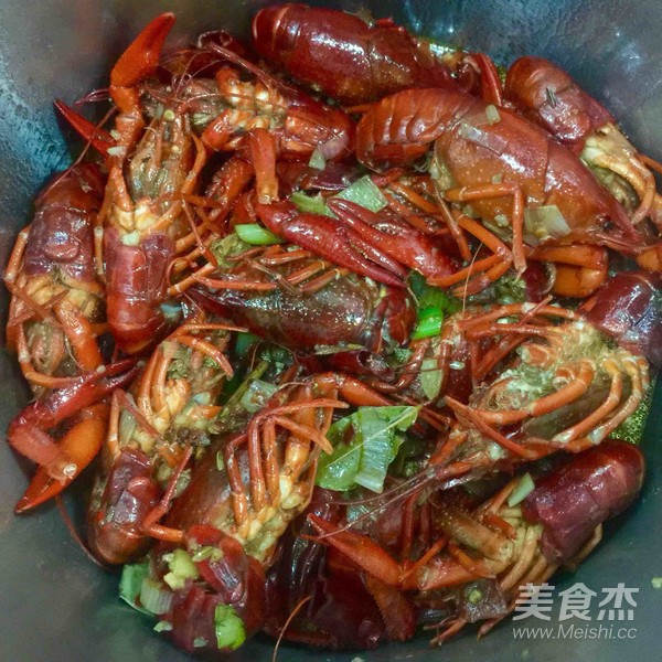 Spicy Crayfish with Garlic recipe