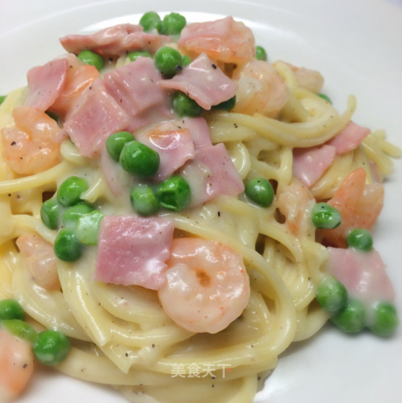 Spaghetti with Ham and Shrimp in Creamy White Sauce recipe