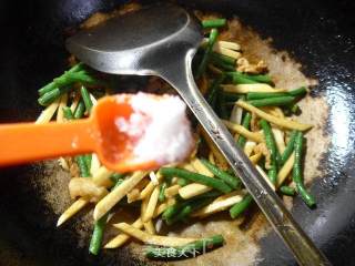 Stir-fried Pork and Zizania with Beans recipe