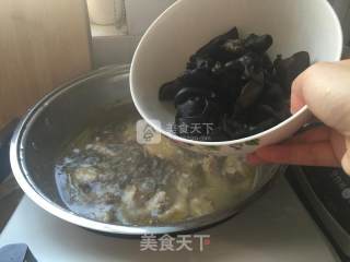 Black Fungus Chicken Soup recipe