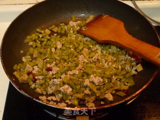 Stir-fried Minced Pork with Dried Bamboo Shoots and Capers recipe