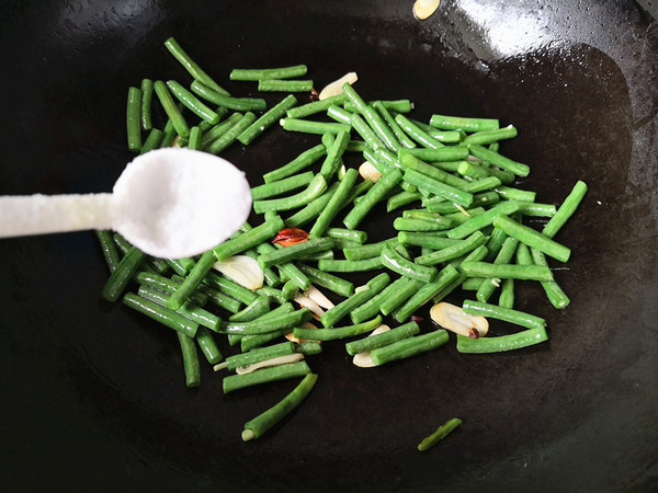 Stir-fried Beans with Potatoes recipe