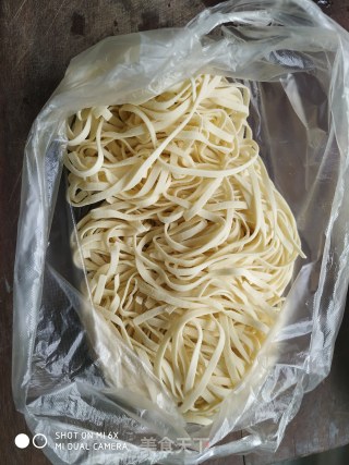 Steamed Noodles with Beans and Garlic Moss recipe