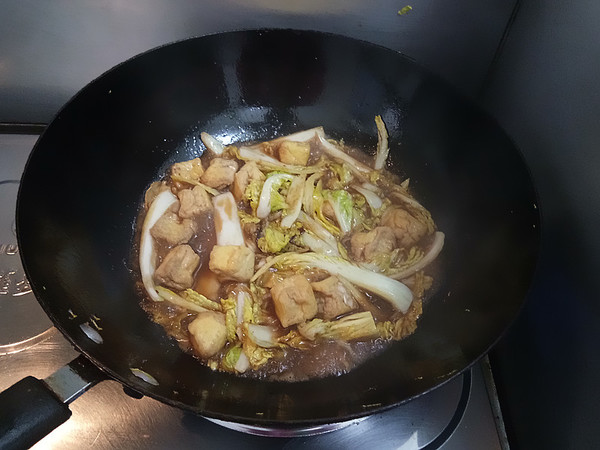 Baby Cabbage Stewed with Tofu Puffs recipe