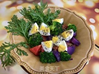 Egg and Purple Sweet Potato Mixed Vegetable Salad recipe