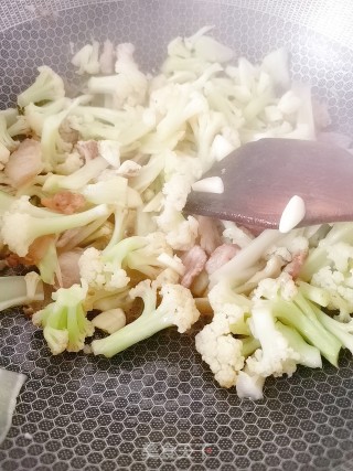 Cauliflower Stir-fried Pork recipe